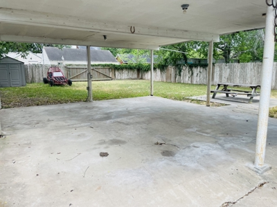 Home in nice neighborhood with investment opportunity - image 4