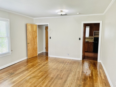 Home in nice neighborhood with investment opportunity - image 16