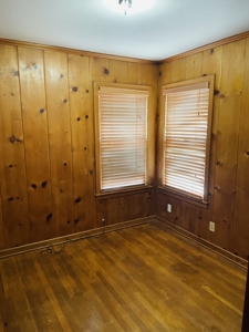 Home in nice neighborhood with investment opportunity - image 9