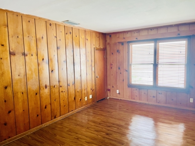 Home in nice neighborhood with investment opportunity - image 14