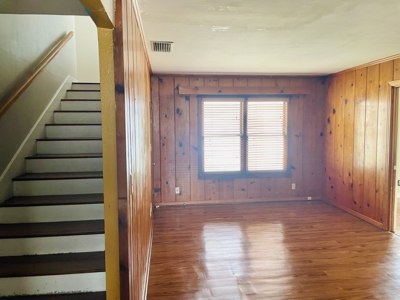 Home in nice neighborhood with investment opportunity - image 13