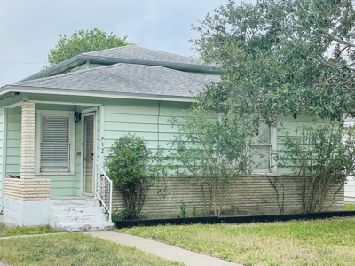 Home in nice neighborhood with investment opportunity - image 3