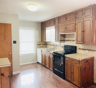 Home in nice neighborhood with investment opportunity - image 21