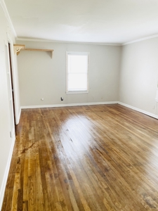 Home in nice neighborhood with investment opportunity - image 20