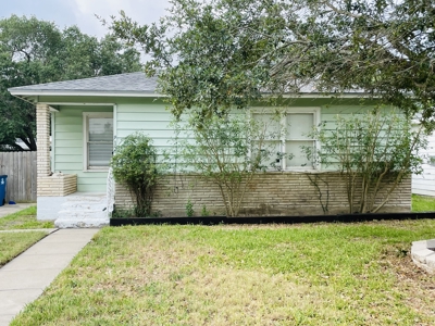 Home in nice neighborhood with investment opportunity - image 1