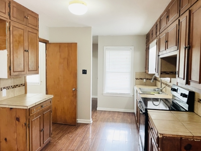 Home in nice neighborhood with investment opportunity - image 22