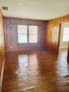 Home in nice neighborhood with investment opportunity - image 12