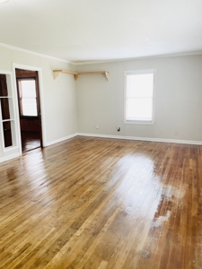 Home in nice neighborhood with investment opportunity - image 18