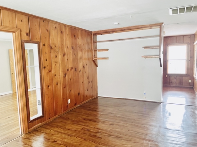 Home in nice neighborhood with investment opportunity - image 15