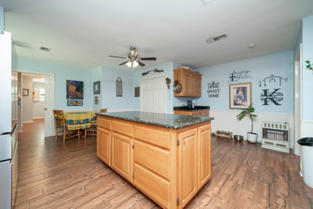 East Texas Country Home on 14 Acres – 3 Bed, 2.5 Bath with Guest - image 20