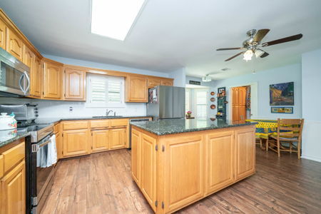 East Texas Country Home on 14 Acres – 3 Bed, 2.5 Bath with Guest - image 17