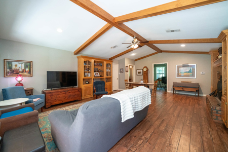 East Texas Country Home on 14 Acres – 3 Bed, 2.5 Bath with Guest - image 34