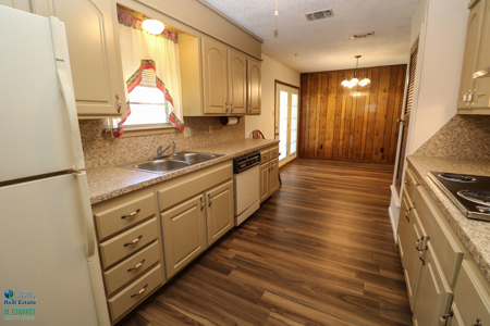 Great Listing in Littlefield! Home near Littlefield High School! - image 10