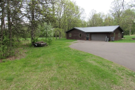 2 Bedroom Country Home on 2.5 Acres For Sale in Moose Lake MN - image 32