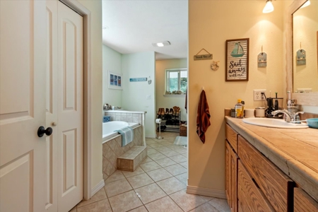Stunning 3-Bed Home on 20 Wooded Acres Near Gainesville - image 12