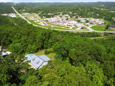 Stunning 3-Bed Home on 20 Wooded Acres Near Gainesville - image 3