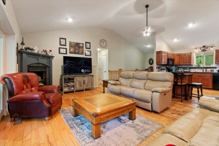 Stunning 3-Bed Home on 20 Wooded Acres Near Gainesville - image 5