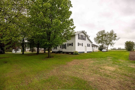 Country Farm House For Sale in Waupaca County - image 7