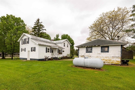 Country Farm House For Sale in Waupaca County - image 6