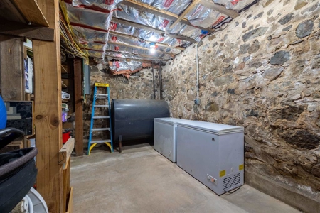 Country Farm House For Sale in Waupaca County - image 11
