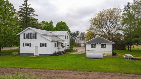 Country Farm House For Sale in Waupaca County - image 47