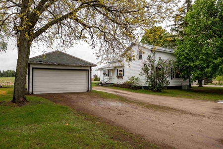 Country Farm House For Sale in Waupaca County - image 46