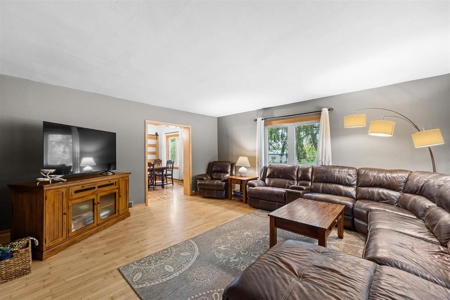 Country Farm House For Sale in Waupaca County - image 34
