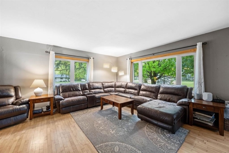Country Farm House For Sale in Waupaca County - image 35