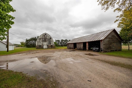 Country Farm House For Sale in Waupaca County - image 5