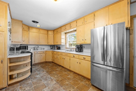 Country Farm House For Sale in Waupaca County - image 43
