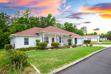55+ Community Furnished Home For Sale in Florida - image 2