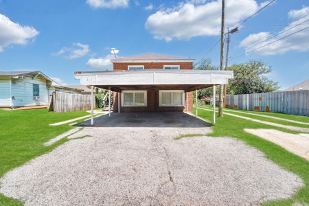 Duplex For Sale In Clinton, Oklahoma - image 2