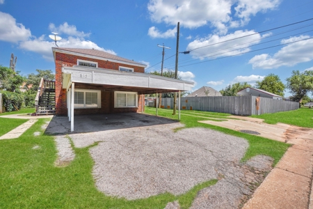 Duplex For Sale In Clinton, Oklahoma - image 3