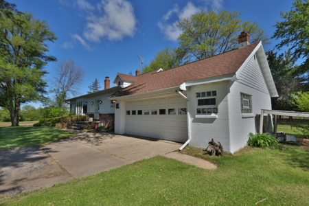 Premier Farmstead for Sale in Juneau County, Wisconsin - image 3