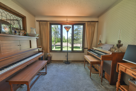 Premier Farmstead for Sale in Juneau County, Wisconsin - image 9