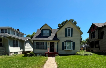 4 Bedroom Home for Sale in Chanute, KS - image 1
