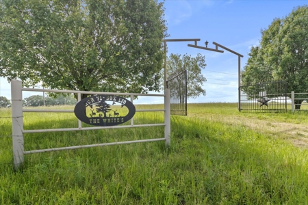 Ranch Bordering National Forest Land in Ozark County Missouri - image 8