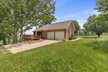 Ranch Bordering National Forest Land in Ozark County Missouri - image 31