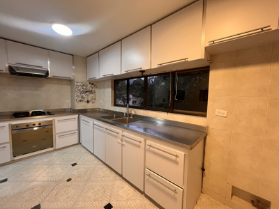 Exclusive, comfortable apartment in a privileged location - image 2