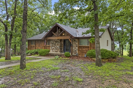 Home for Sale on Golf Course in EL Dorado Springs, MO - image 31