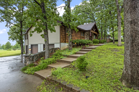 Home for Sale on Golf Course in EL Dorado Springs, MO - image 32