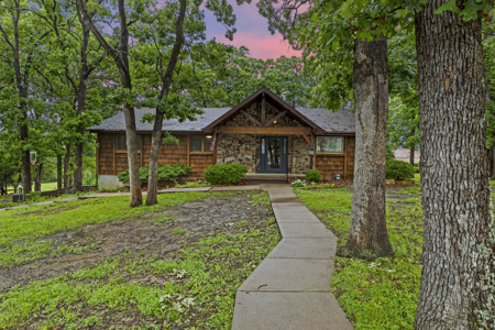 Home for Sale on Golf Course in EL Dorado Springs, MO - image 39
