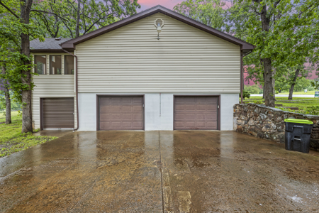Home for Sale on Golf Course in EL Dorado Springs, MO - image 35