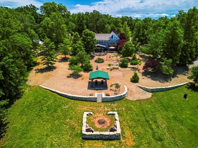 Luxury Lakefront Home in Secluded Oakland, AR on Bull Shoals Lake - image 3