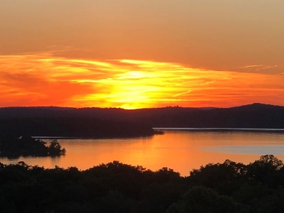 Luxury Lakefront Home in Secluded Oakland, AR on Bull Shoals Lake - image 22