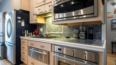 Luxury Lakefront Home in Secluded Oakland, AR on Bull Shoals Lake - image 6