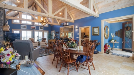 Luxury Lakefront Home in Secluded Oakland, AR on Bull Shoals Lake - image 5