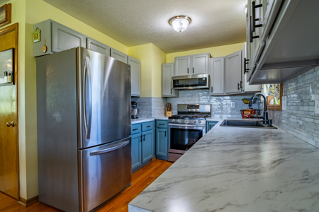 Country Home with Shops on 3.3 Acres Near Cameron, MO - image 11