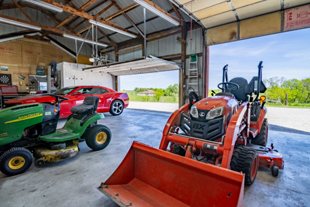 Country Home with Shops on 3.3 Acres Near Cameron, MO - image 32