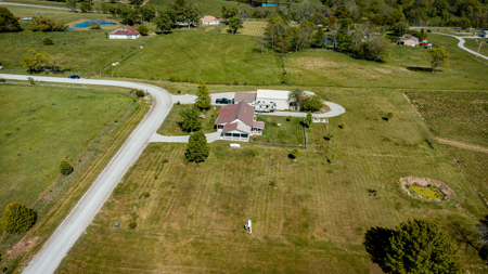 Country Home with Shops on 3.3 Acres Near Cameron, MO - image 36